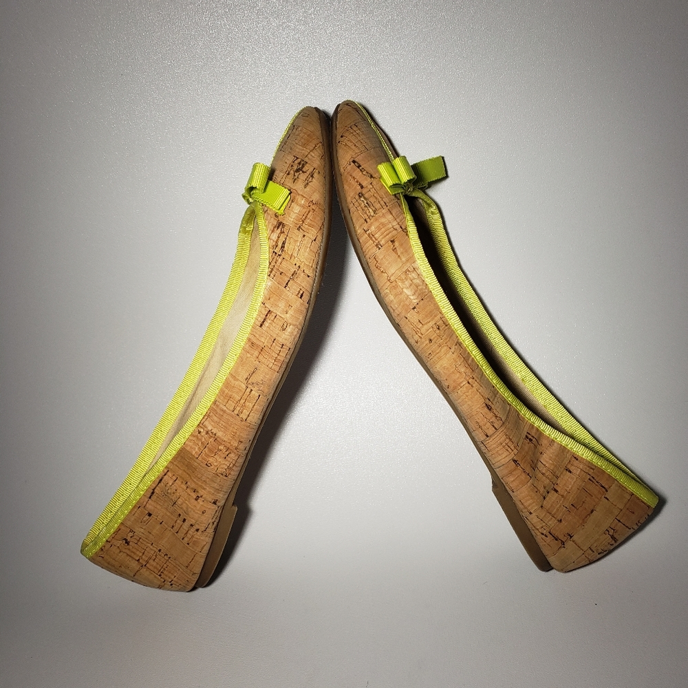 Cute Tan And Green Round Toe Cork Women's ballet flats  Size 6.